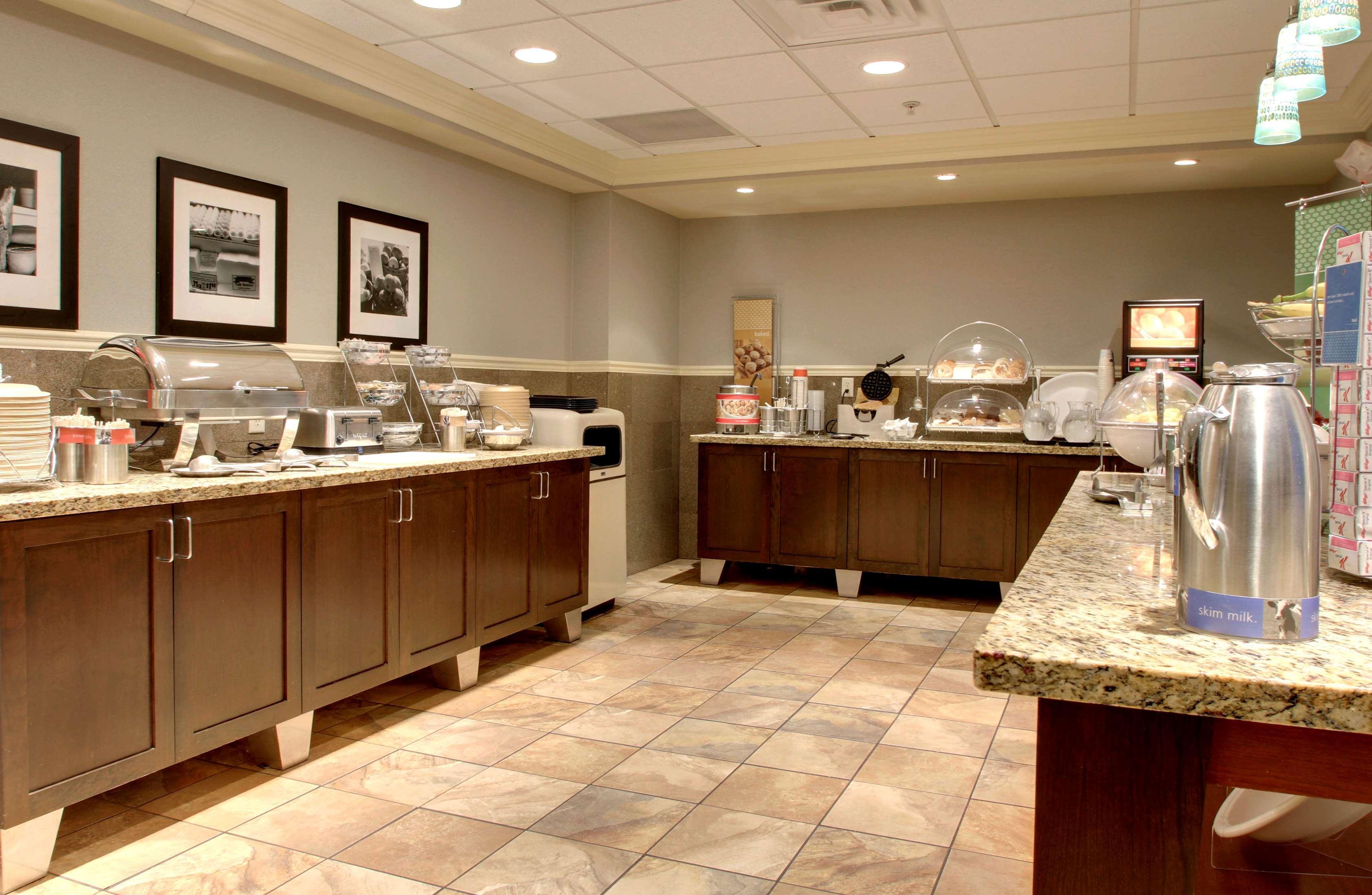 Hampton Inn&Suites Grafton Restaurant foto